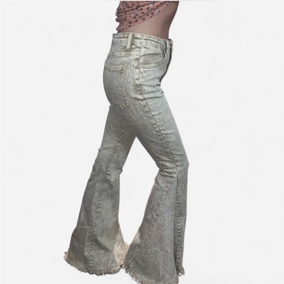 Sunland 17 Frayed Hem Tan Washed Flare Jeans (LONG!!) Size M - Picture 3 of 9